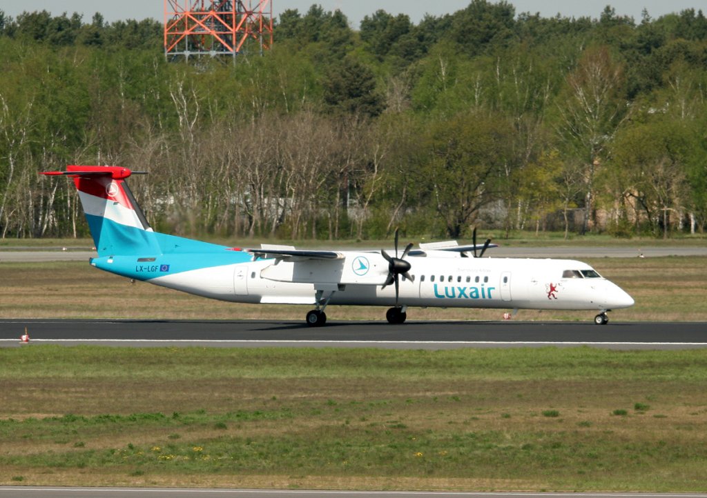 Luxair De Havilland Canada DHC-8-402Q LX-LGF nach der Landung in Berlin-Tegel am 28.04.2012