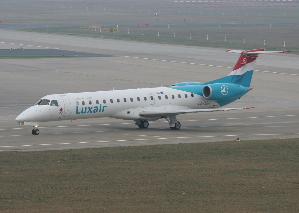 Luxair Embraer ERJ-145LU LX-LGJ bei der Ankunft in Berlin-Tegel am 02.04.2011