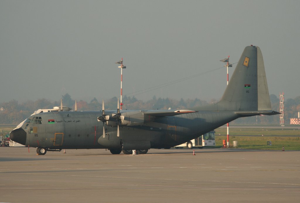 Lybia Air Force C-130 115 am 31.10.2011 auf dem Flughafen Dsseldorf