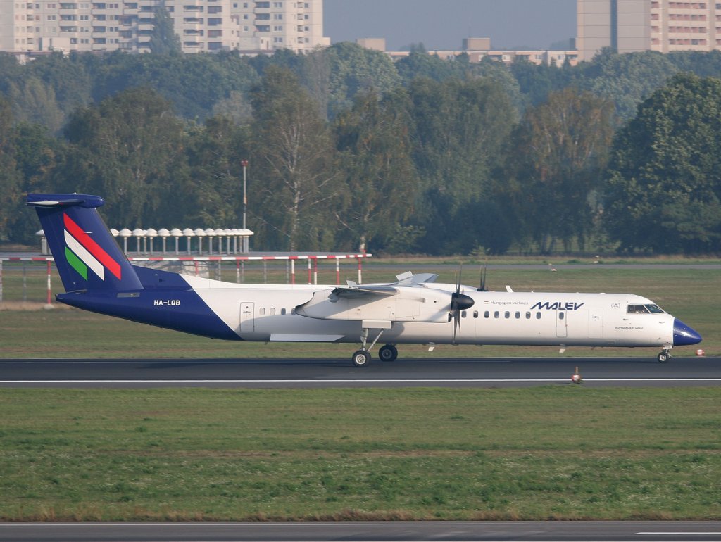 Malev De Havilland Canada DHC-8-402Q HA-LQB nach der Landung in Berlin-Tegel am 03.10.2010