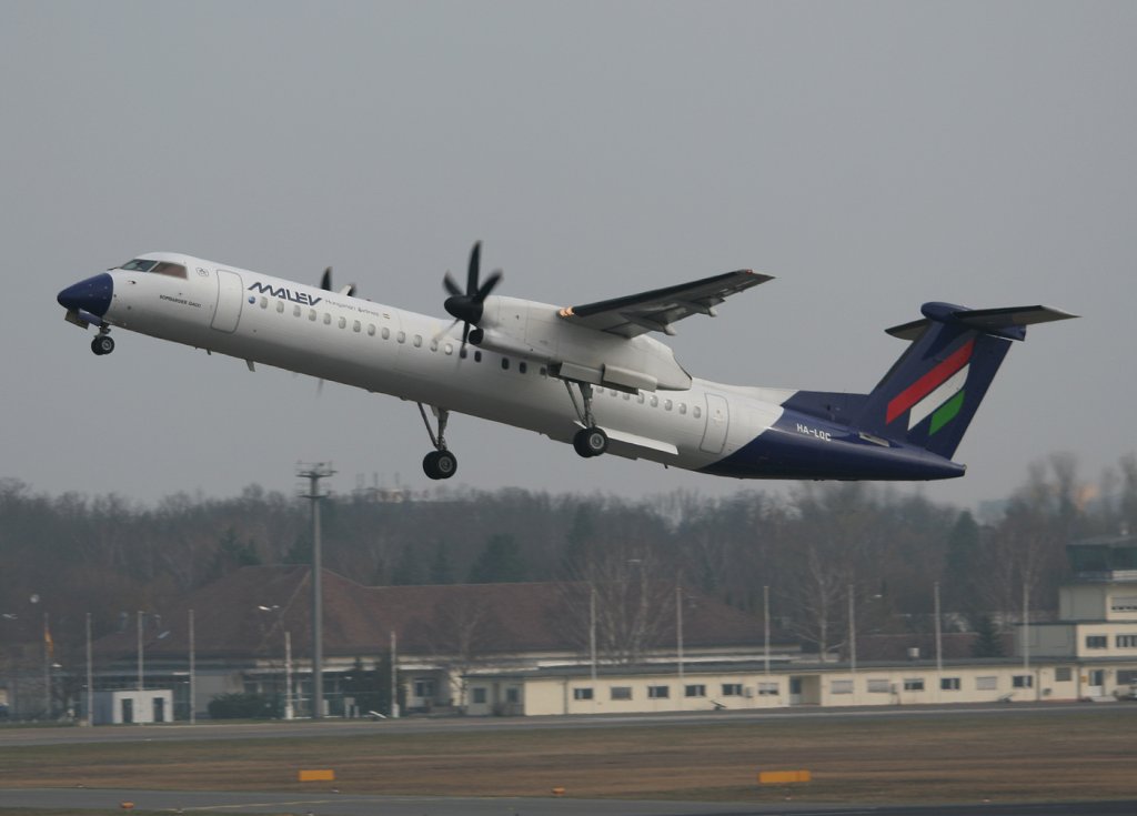 Malev De Havilland Canada DHC-8-402Q HA-LQC beim Start in Berlin-Tegel am 02.04.2011