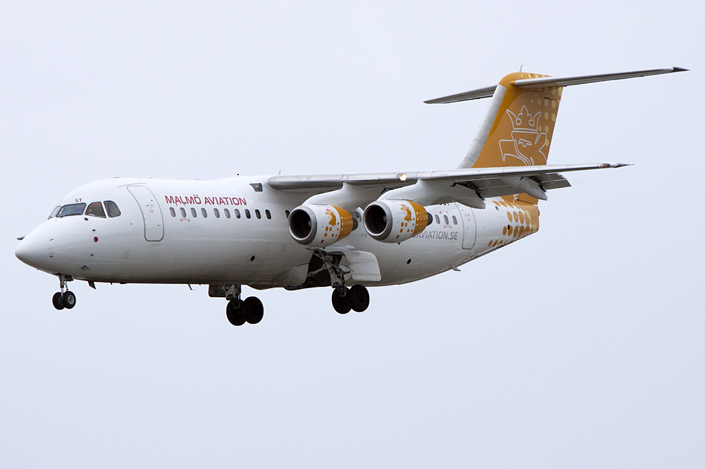 Malm Aviation, SE-DST, Aerospatiale, Avro RJ-100, 08.01.2011, SZG, Salzburg, Austria