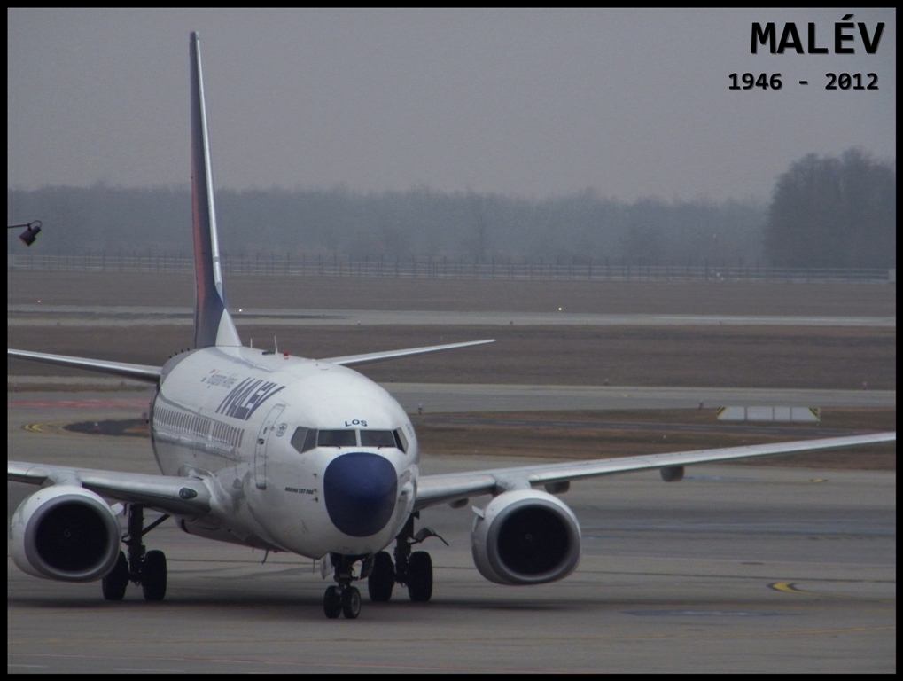 MALV ist am 03. 02. 2012. ins Kurs gegangen. Hier ist ein Bild als Erinnerung fr die 66-jhrige Gesichte: HA-LOS (Boeing 737-700) am Flughafen Budapest-Ferihegy, am 19. 11. 2011. 