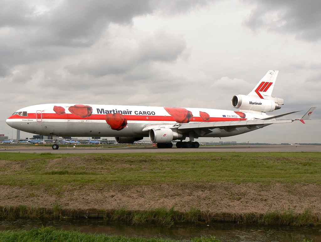 Martin Air Cargo MD-11F PH-MCU auf dem Taxiway zur 24 in AMS / EHAM / Amsterdam Schipol am 12.07.2007