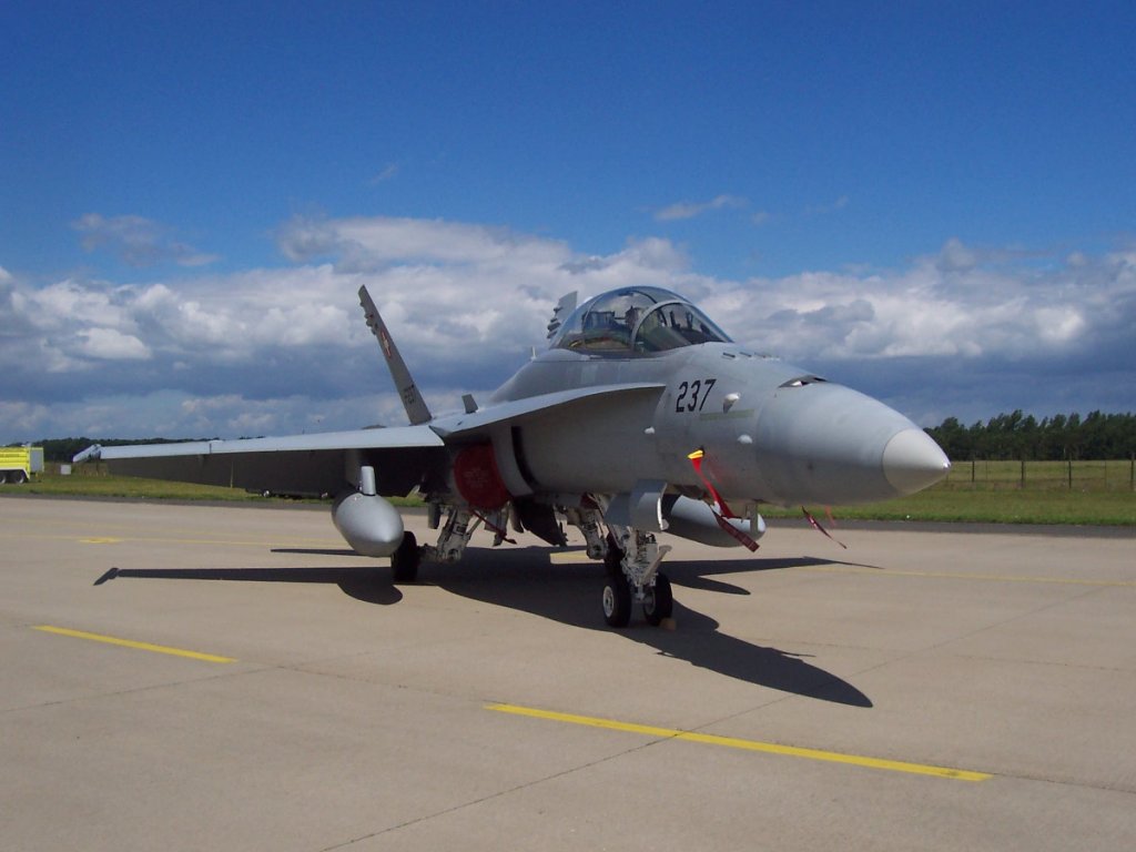 McDonnell Douglas F/A-18D Hornet - J-5237 - Swiss Air Force

aufgenommen am 17. Juni 2007 whrend des Tag der offenen Tr auf der NATO Air Base Geilenkirchen