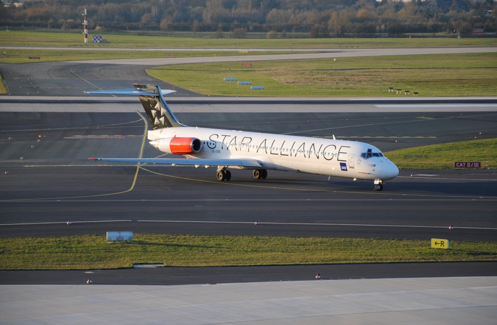 McDonnell Douglas MD-87 SE-DIB der SAS mit Star Alliance Aufschrift am 20.03.2011 am Dsseldorfer Flughafen