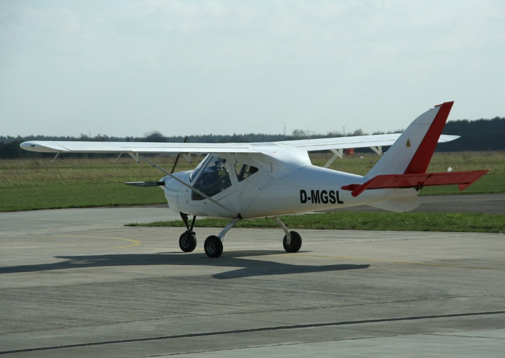 MD 3 Rider D-MGSL am 16.04.2010 auf dem Flugplatz Strausberg