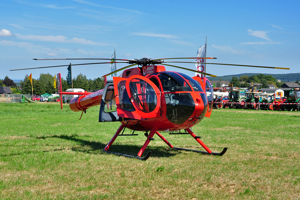 MD 600N D-HKAL bei Rundflgen auf einem Oldtimerfest in Eu-Kirchheim - 20.08.2011