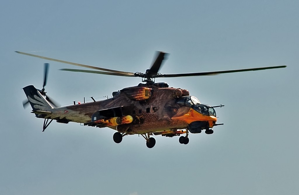 Mi-24 Hind, Kennung 716, Ungarische Luftwaffe im Anflug auf den Flugplatz Breitscheid - 21.08.2010