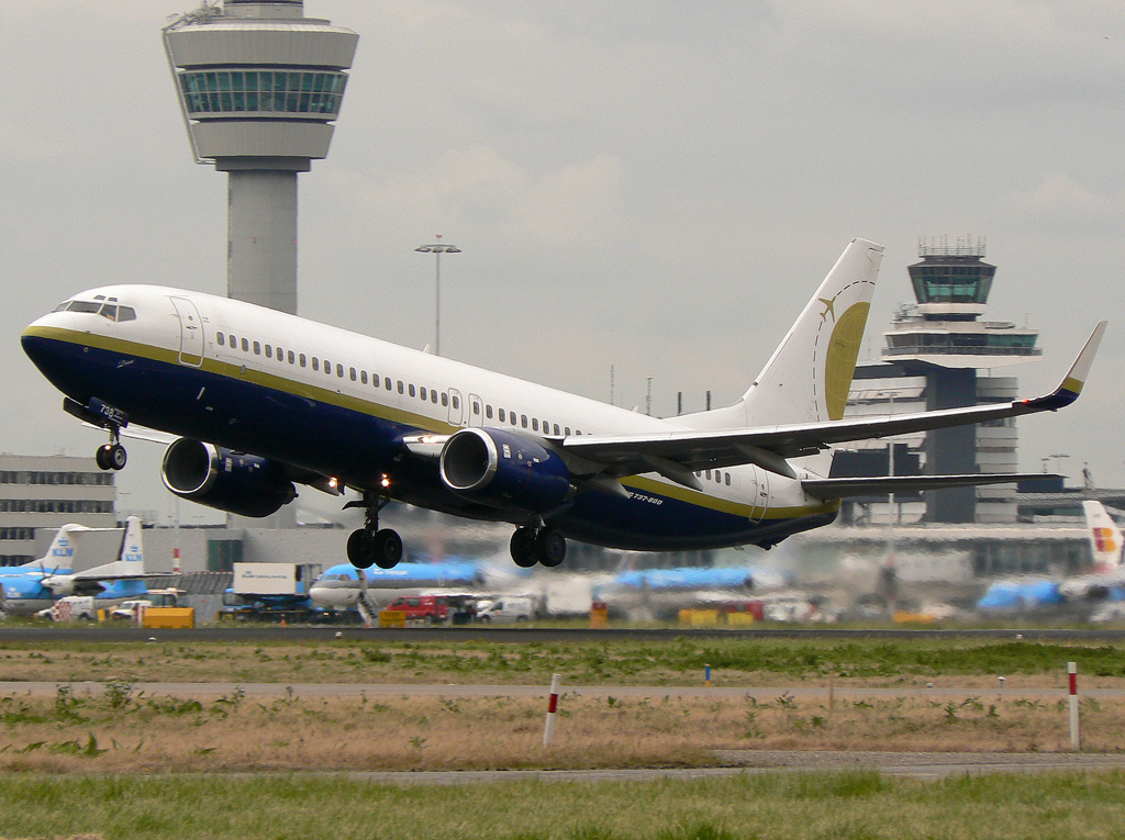 Miami International B737-800 N738MA für Arke Fly beim Takeoff auf 24 in AMS / EHAM / Amsterdam am 12.07.2007