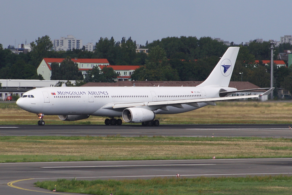 MIAT Mongolian Airlines 
Airbus A330 
Berlin-Tegel 
19.08.10

