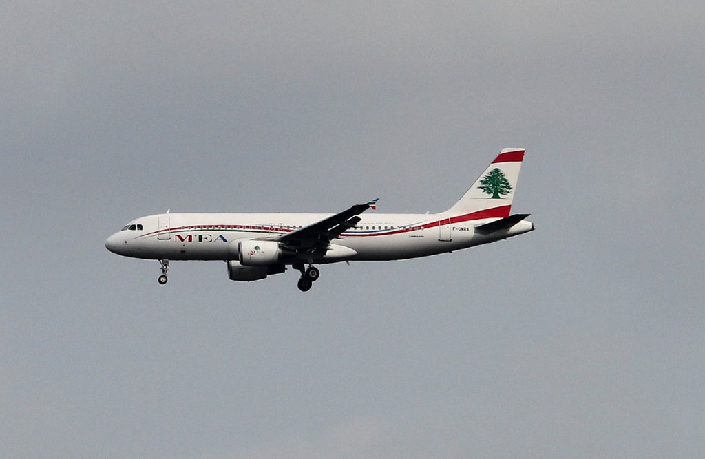 Middle East Airlines MEA A 320-214 F-OMRA bei der Landung in Frankfurt am Main am 16.08.2012