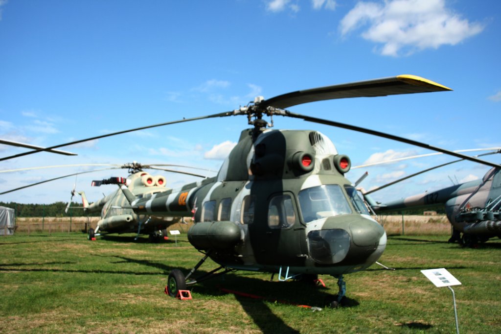 Mil Mi-2 02 der ehemaligen sowjetischen Luftstreitkrfte im Flugplatzmuseum Cottbus am 24.07.2011
