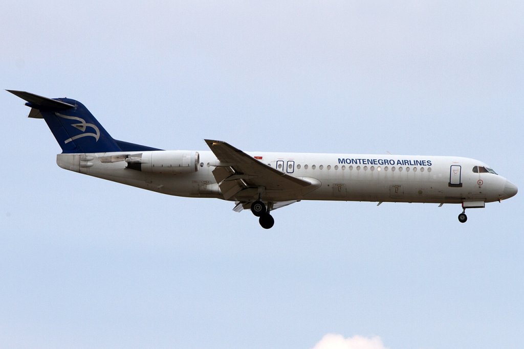 Montenegro Airlines, 4O-AOT, Fokker, F-100, 14.04.2012, FRA, Frankfurt, Germany 




