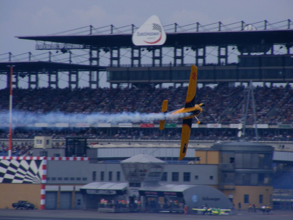 MXS-R von Matt Hall beim Red Bull Air Race am 7.8.2010 auf dem Lausitz Ring