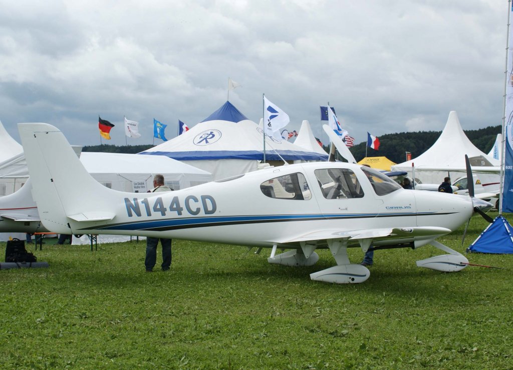 N144CD, Cirrus SR-22, 2009.07.19, EDMT, Tannheim (Tannkosh 2009), Germany
