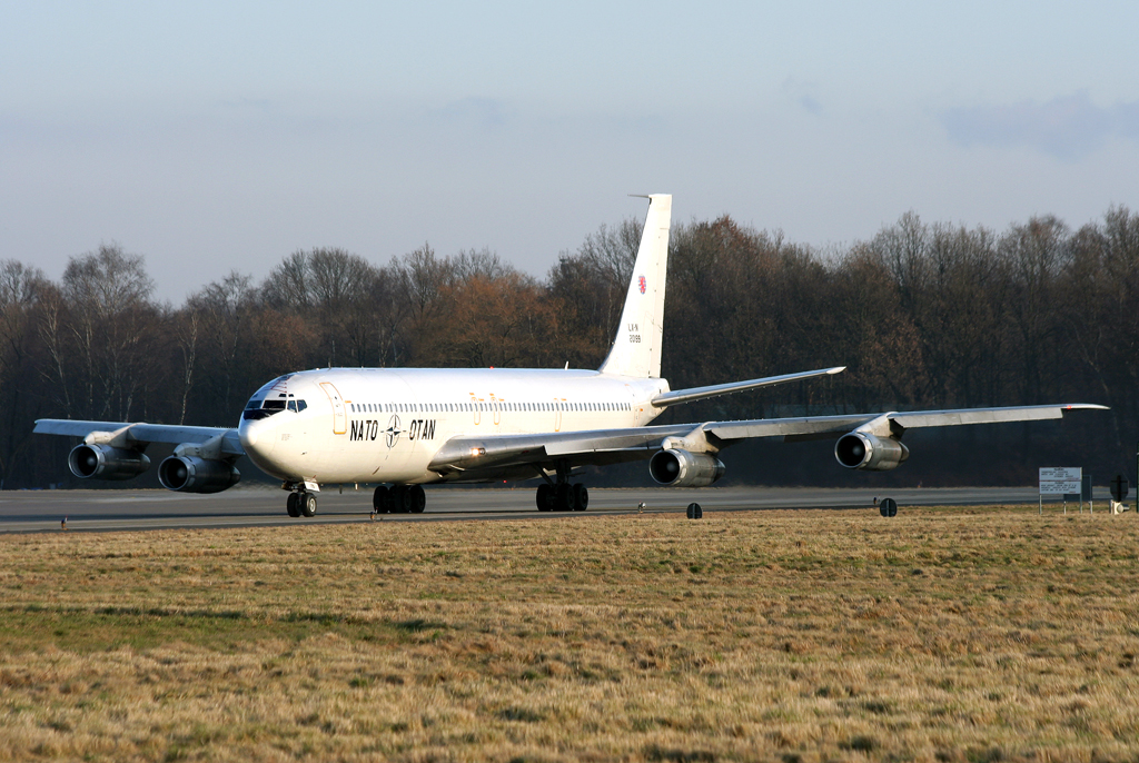 NATO B707-300 LX-N 20199 auf dem Taxiway zur 09 in GKE / ETNG / Geilenkirchen am 15.01.2009