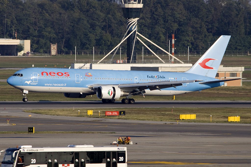 Neos, EI-DMJ, Boeing, B767-306ER, 03.10.2009, MXP, Mailand, Italy 

