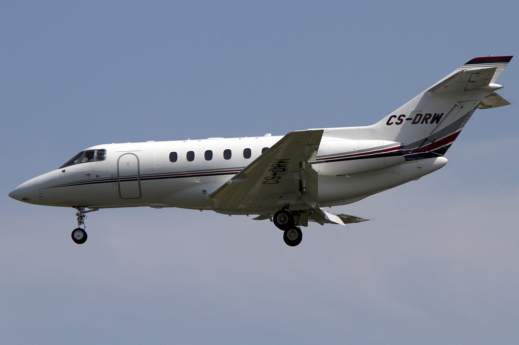NETJets, CS-DRW, Raytheon, Hawker 800XP, 31.07.2011, GVA, Geneve, Switzerland 




