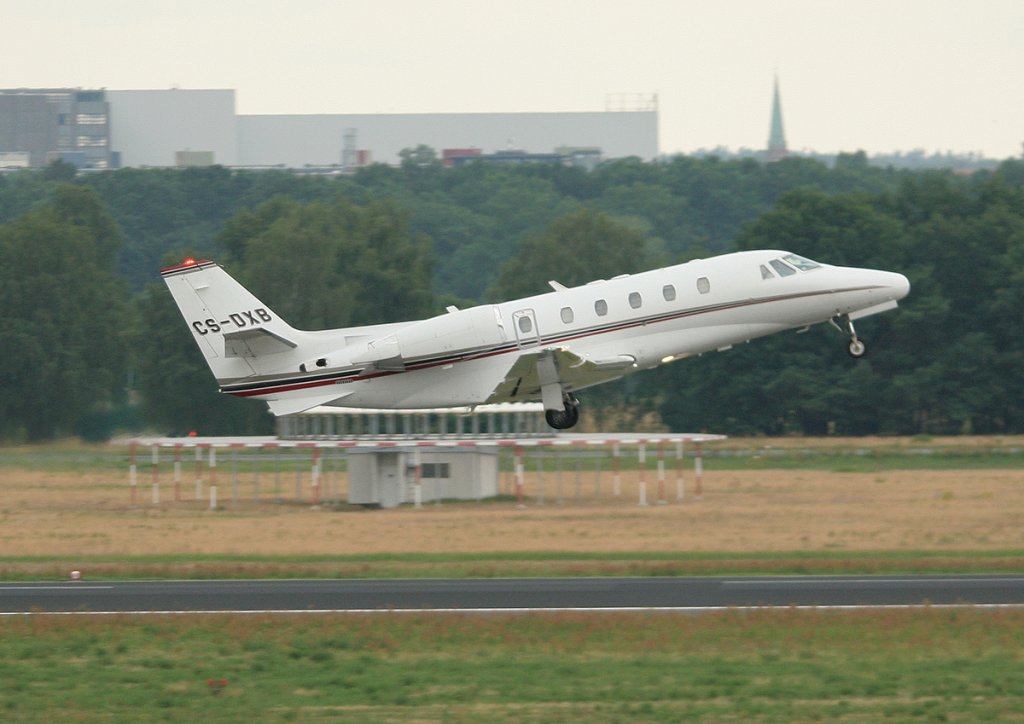 NetJets Europe Cessna 560XLS Citation XLS CS-DXB beim Start in Berlin-Tegel am 03.07.2012