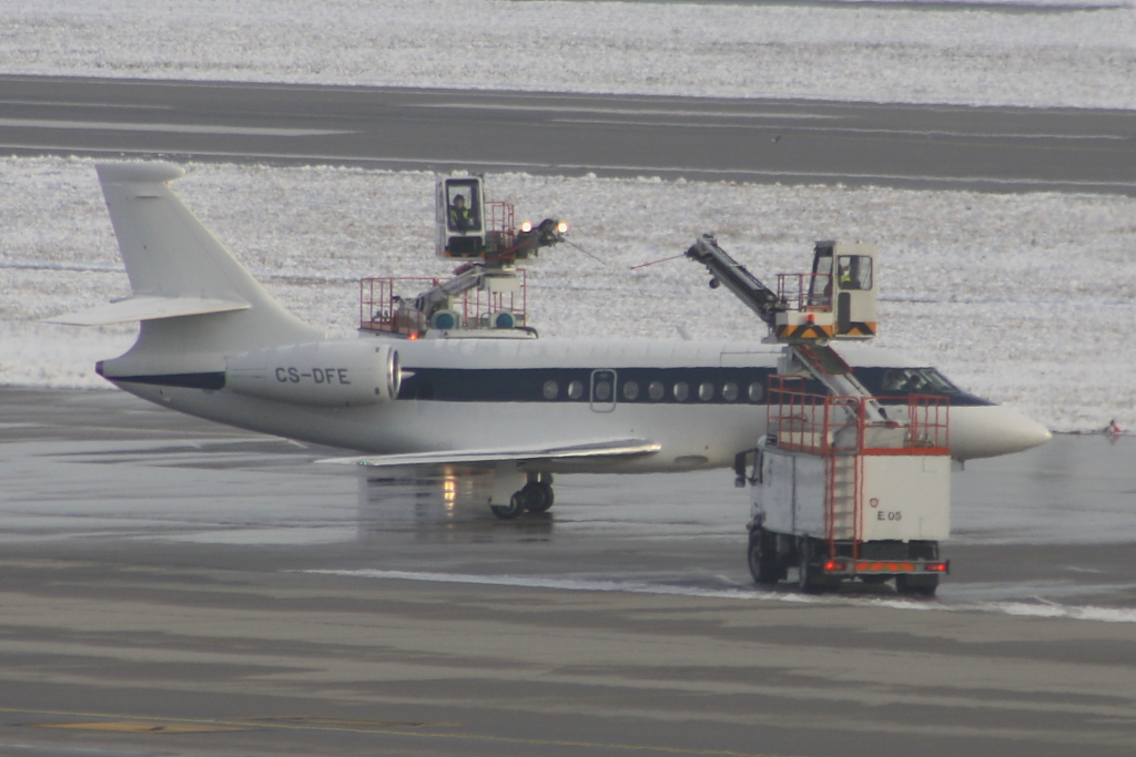 NetJets Europe 
Dassault Falcon 2000 
CS-DFE 
Stuttgart
28.11.10