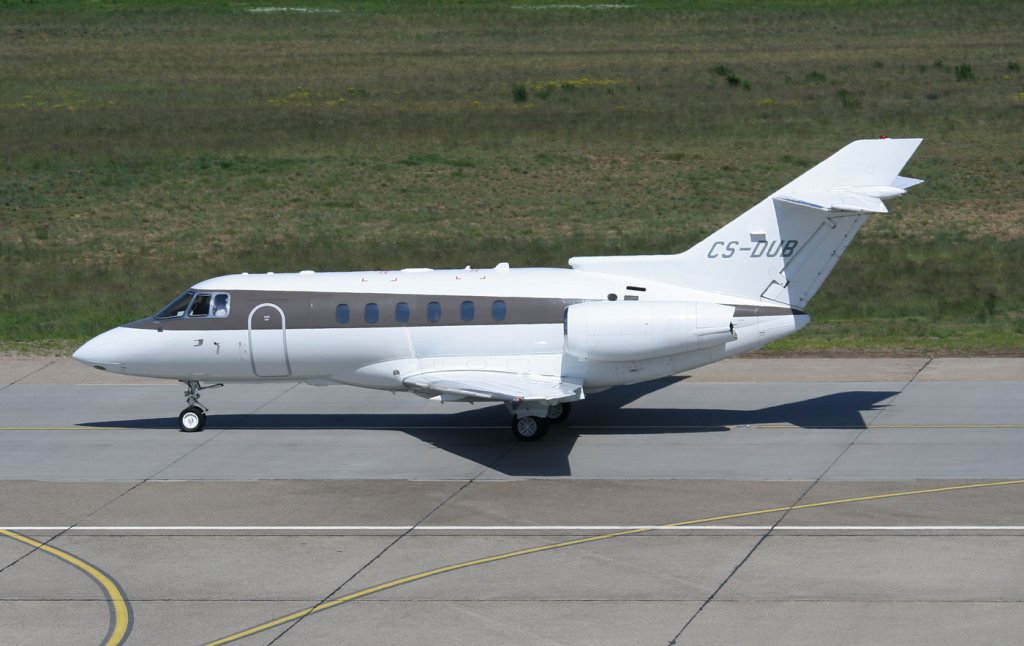NetJets Europe Hawker 750 CS-DUB bei der Ankunft in Berlin-Tegel am 30.04.2011