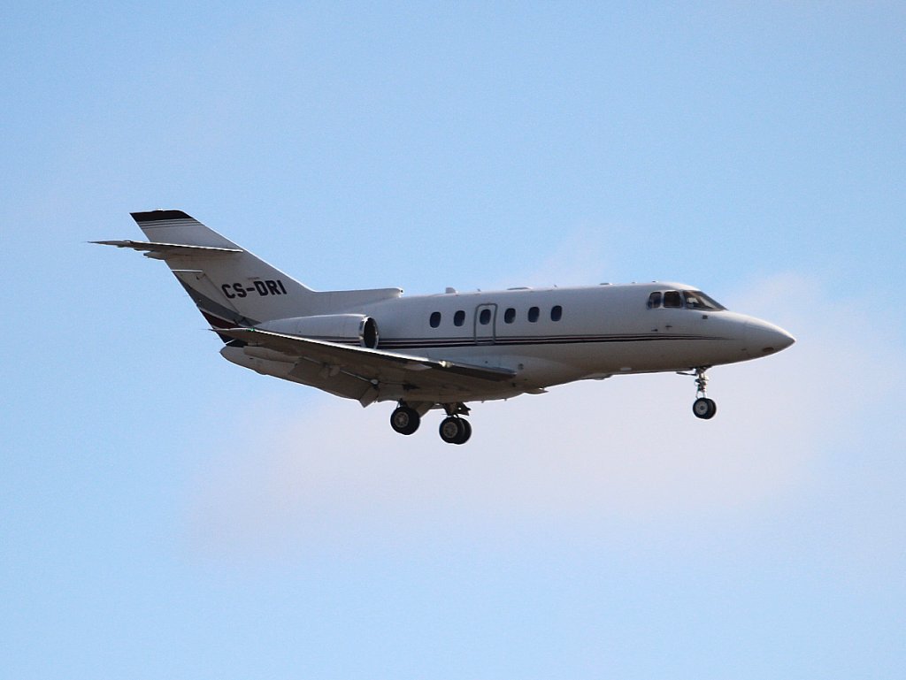 NetJets Europe Hawker 800XP CS-DRI bei der Landung in Berlin-Tegel am 01.03.2013
