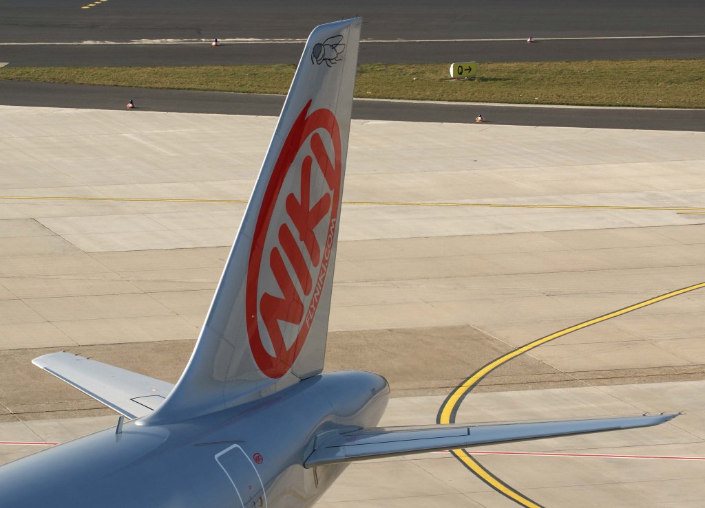 Niki, OE-LEF, Airbus A 320-200  Sirtaki  (Seitenleitwerk/Tail), 04.03.2011, DUS-EDDL, Dsseldorf, Germany

