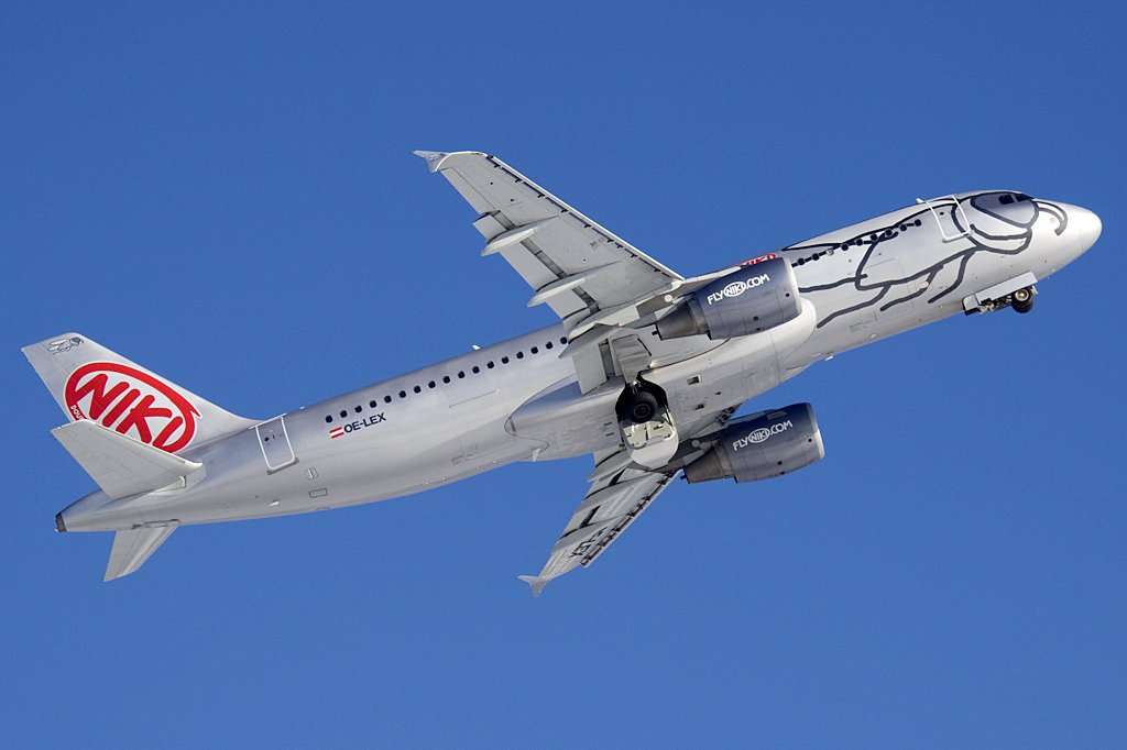Niki, OE-LEX, Airbus, A320-214, 16.01.2010, SZG, Salzburg, Austria 



