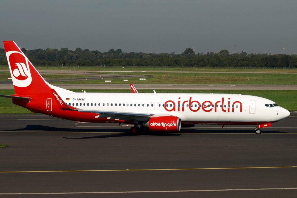Noch eine Brand neue 737-800 fr die airberlin, D-ABKW. Sep 2011
