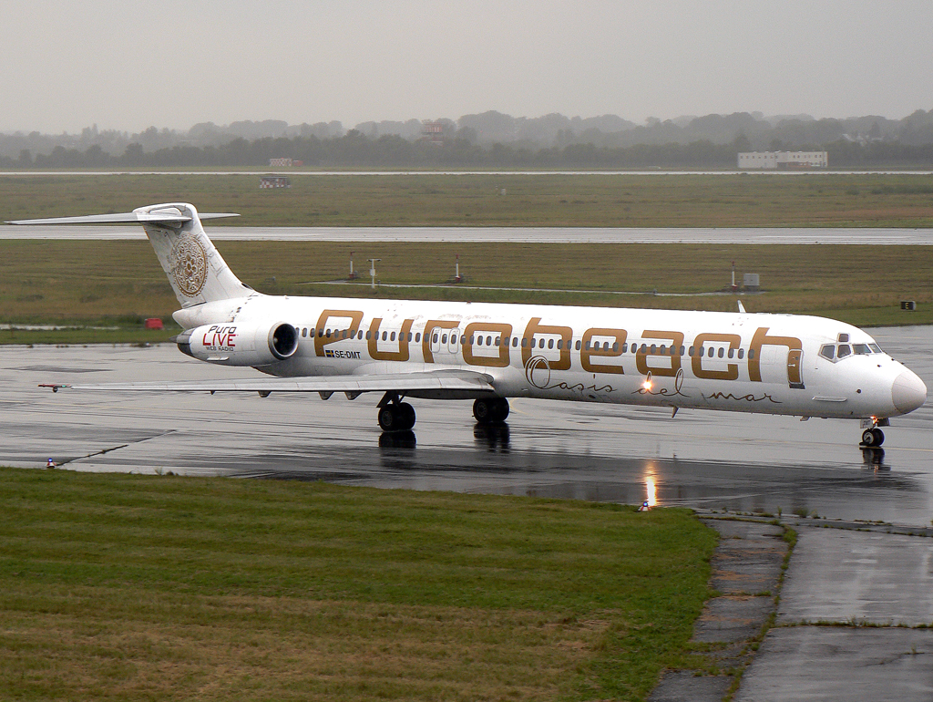 Nordic Leisure Purobeach MD-81 SE-DMT auf dem Taxiway zur 23L in DUS / EDDL / Düsseldorf am 29.07.2007