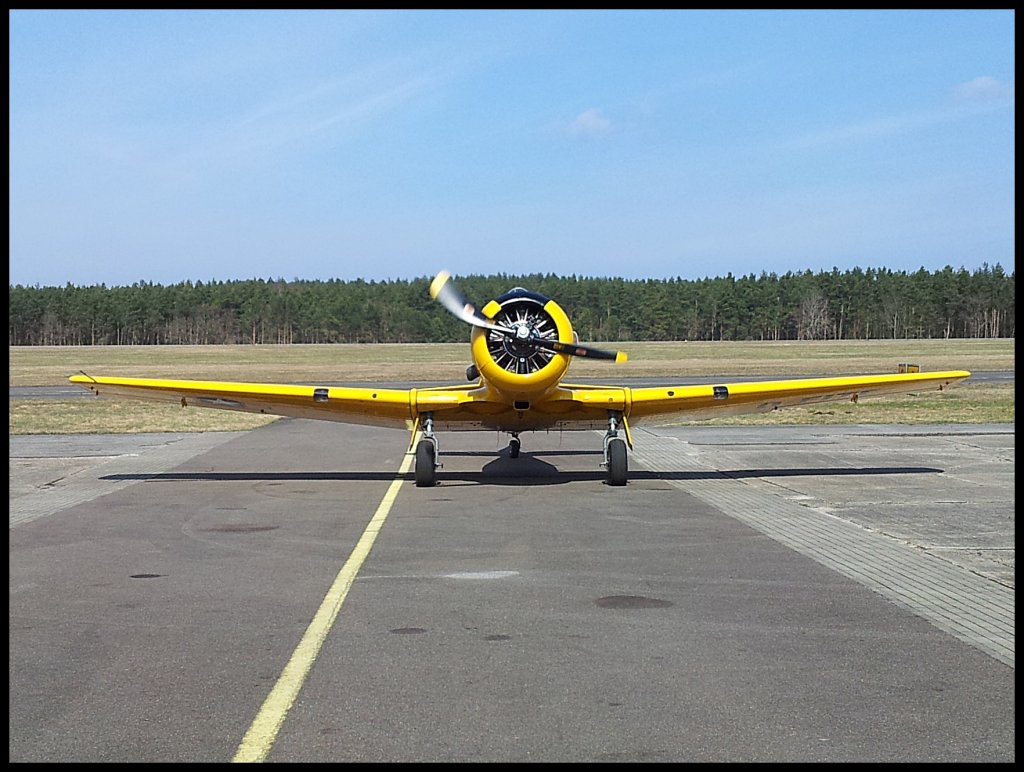 North American AT-6 Trainingsflugzeug in Heringsdorf am 06.04.2013

