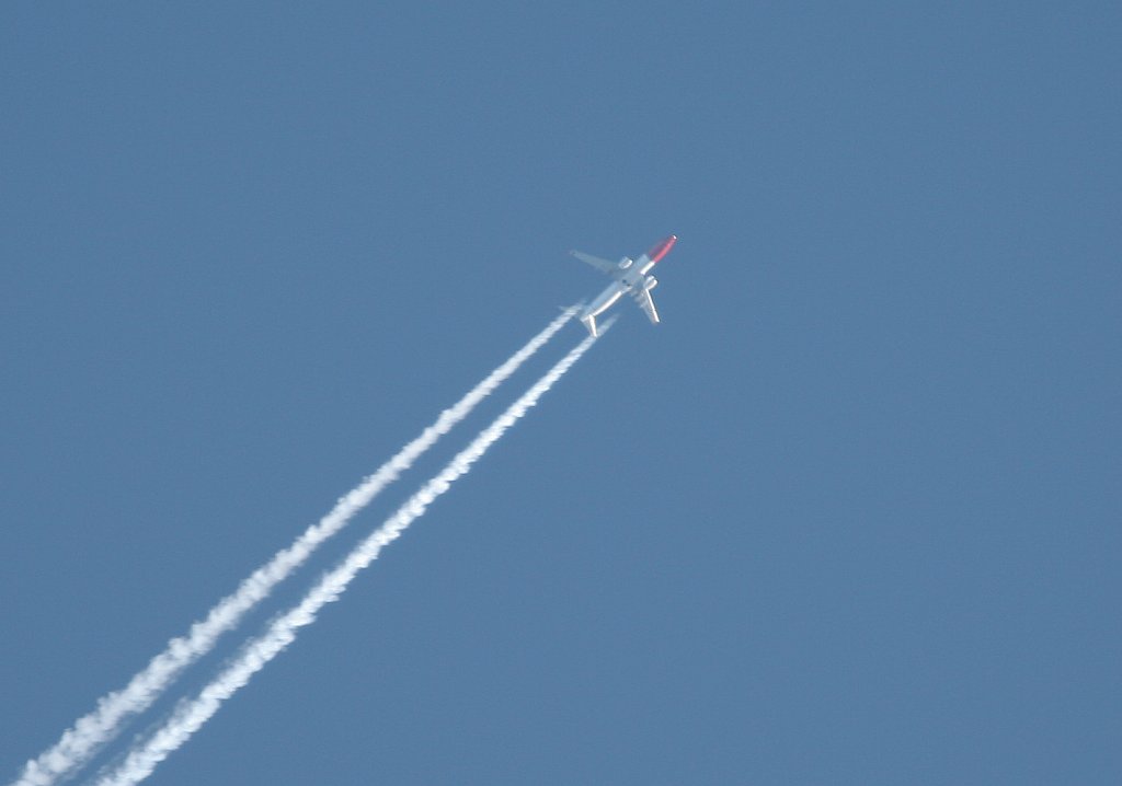 Norwegian Air Shuttle B 737-800 am 06.03.2011 ber dem Flughafen Berlin-Tegel