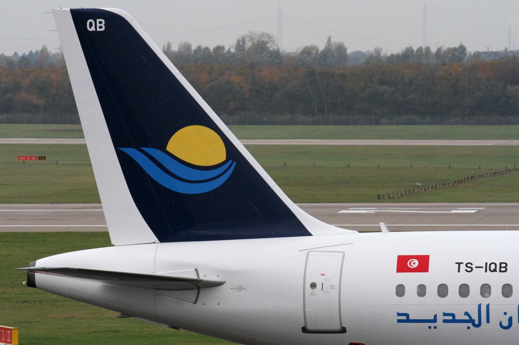 Nouvelair Tunesie, TS-IQB, Airbus, A 321-200 (Seitenleitwerk/Tail), 10.11.2012, DUS-EDDL, Dsseldorf, Germany 