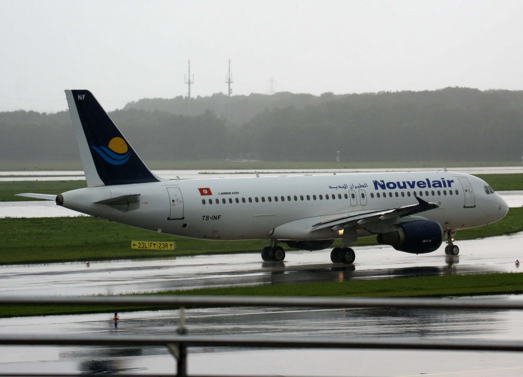 Nouvelair Tunisie, TS-INF, Airbus A 320-200 (zum Start nach schwerem Gewitter), 2010.08.28, DUS-EDDL, Dsseldorf, Germany 

