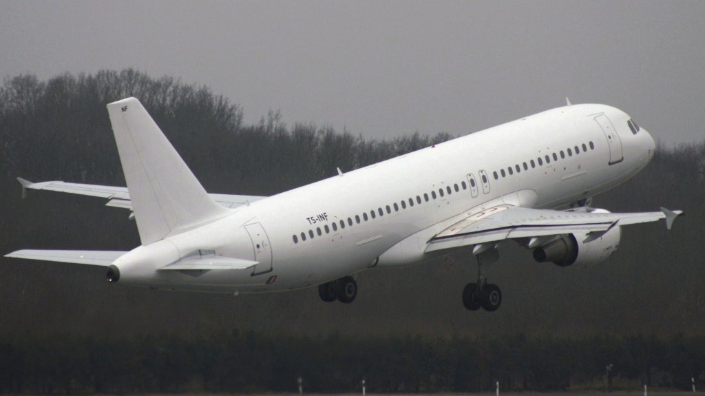Nouvelair Tunisie,TS-INF,(c/n937),Airbus A320-212,02.03.2013,HAM-EDDH,Hamburg,Germany