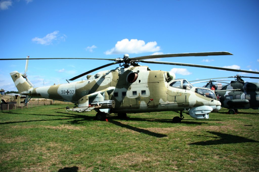 NVA Mil Mi-24D 547 (BW 98+32) im Flugplatzmuseum Cottbus am 24.07.2011. Mein letzter Ausbildungsflug fand mit einem Hubschrauber dieses Typs im Oktober 1987 statt.