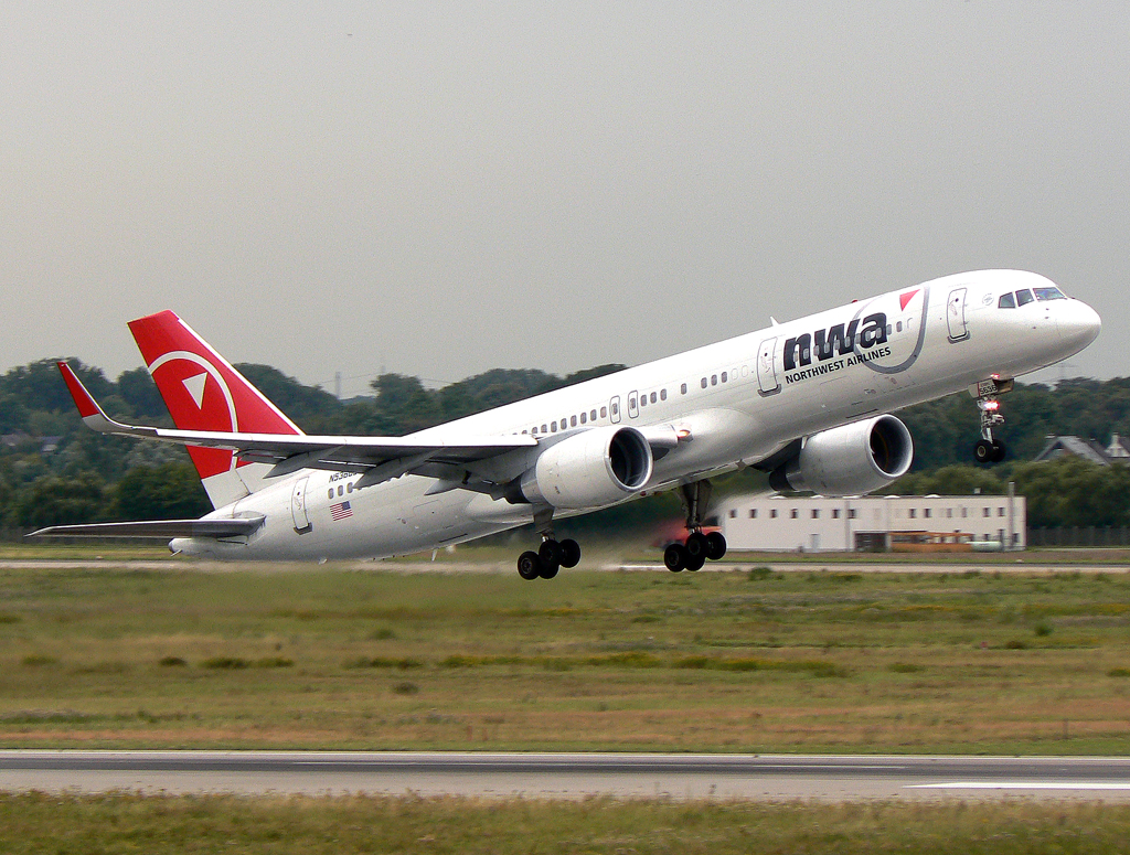NWA B757-200 N536US beim Takeoff auf 05R in DUS / EDDL / Düsseldorf am 23.07.2007