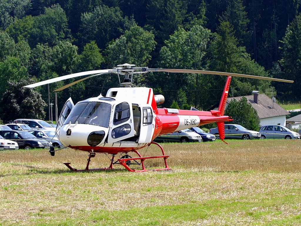 OE-XBC mit Konstruktions Nr.:3414, Baujahr 2001; wartet in Meggenhofen auf Gste zu einem kurzen Rundflug;110821