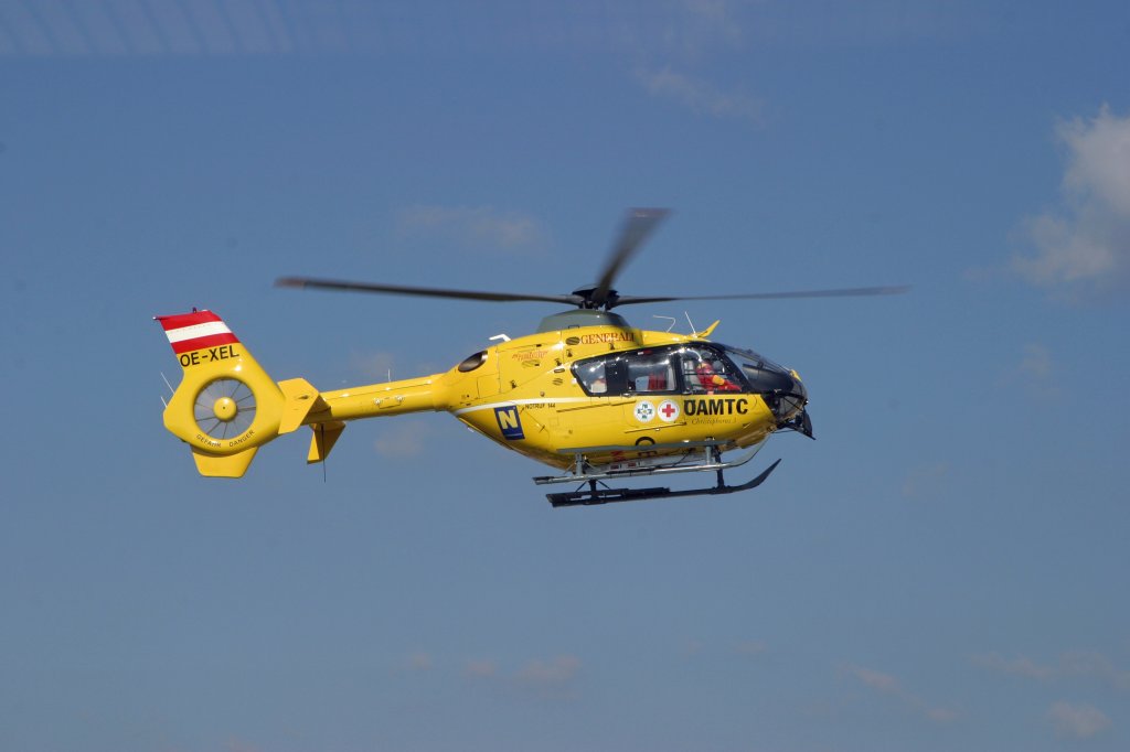 OE-XEL EC-135 T2 als Christophorus 3 in Wr.Neustadt. 9.4.12