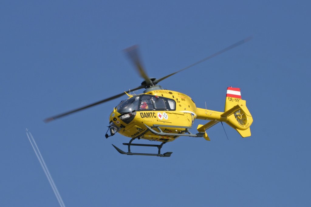 OE-XET EC-135 T2 als Christophorus3 startet zu einen Einsatz nach Theresienfeld. Wr.Neustadt Ost am 23.9.12
