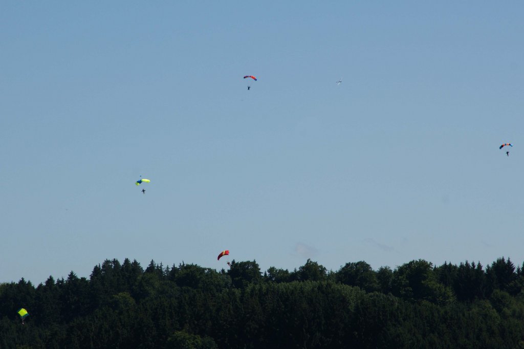 ohne, RC-Modell-Fallschirmspringer, 40-Jahre Jubilums-Airmeeting des DMFV (Deutscher Modellflieger Verband) auf dem Flugplatz der Fa.  GROB AIRCRAFT  am 07.07.20