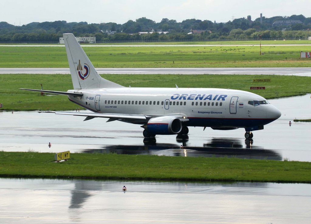 Orenair, VP-BGR, Boeing 737-500  Vladimir Shemelov  (zum Start nach schwerem Gewitter), 2010.08.28, DUS-EDDL, Dsseldorf, Germany 

