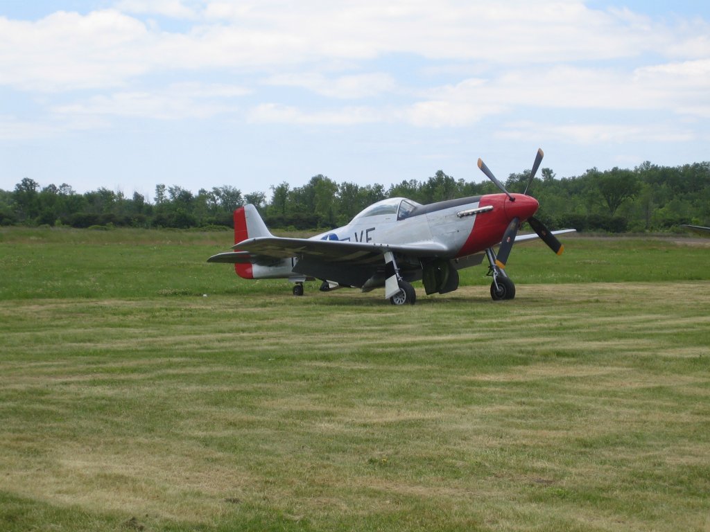 P51 Mustang bei einer Flugshow in Kanada nahe der Niagara Flle im Juli 2006.