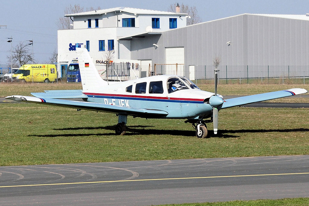 PA 26-180 Cherokee C - D-EIEK in Koblenz-Winningen - 10.03.2010