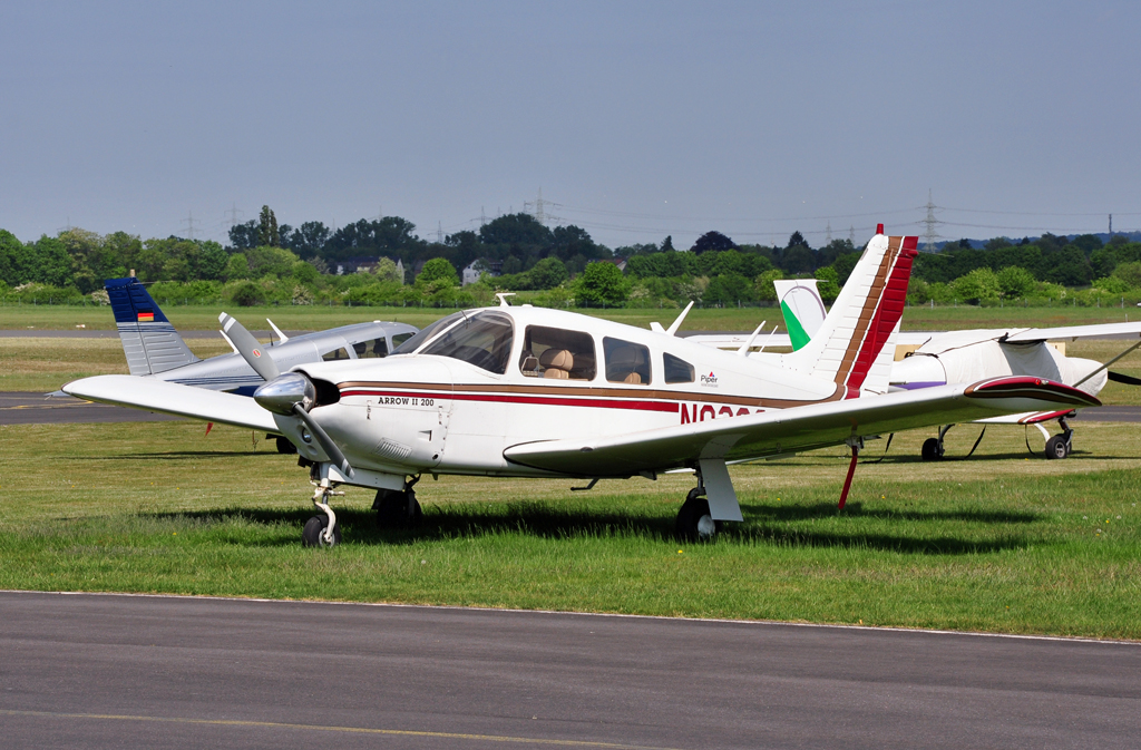 PA 28R-200 Arrow II, N6298J auf dem Flugplatz Bonn-Hangelar - 02.05.2011