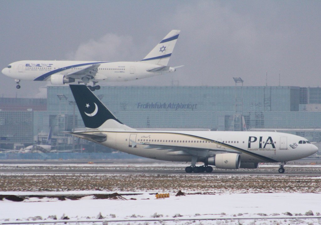 Pakistan International Airlines (PIA) 
Airbus A310-308 
AP-BEB 
Frankfurt am Main
04.01.11 
