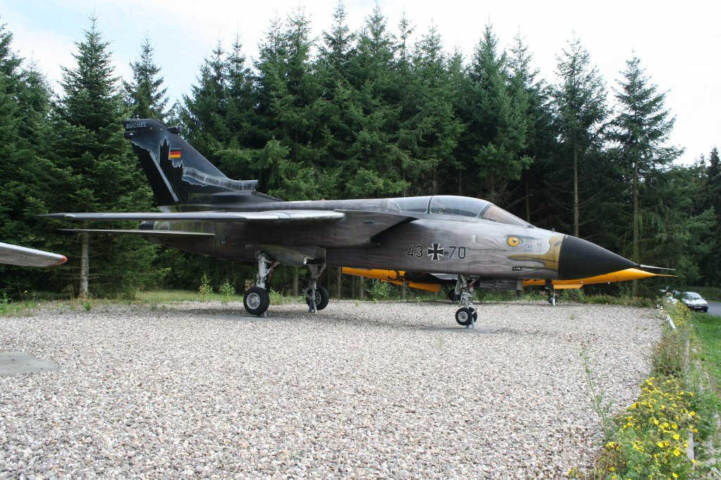 Panavia Pa-200 Tornado IDS - 43+70 - Jagdbombergeschwader 33

Torwchter des Fliegerhorst Bchel/Eifel aufgenommen am 20. August 2009 whrend des Foto-Tags