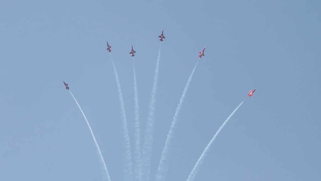 Patrouille Suisse bei Flugshow in Interlaken am 11.08.2012.