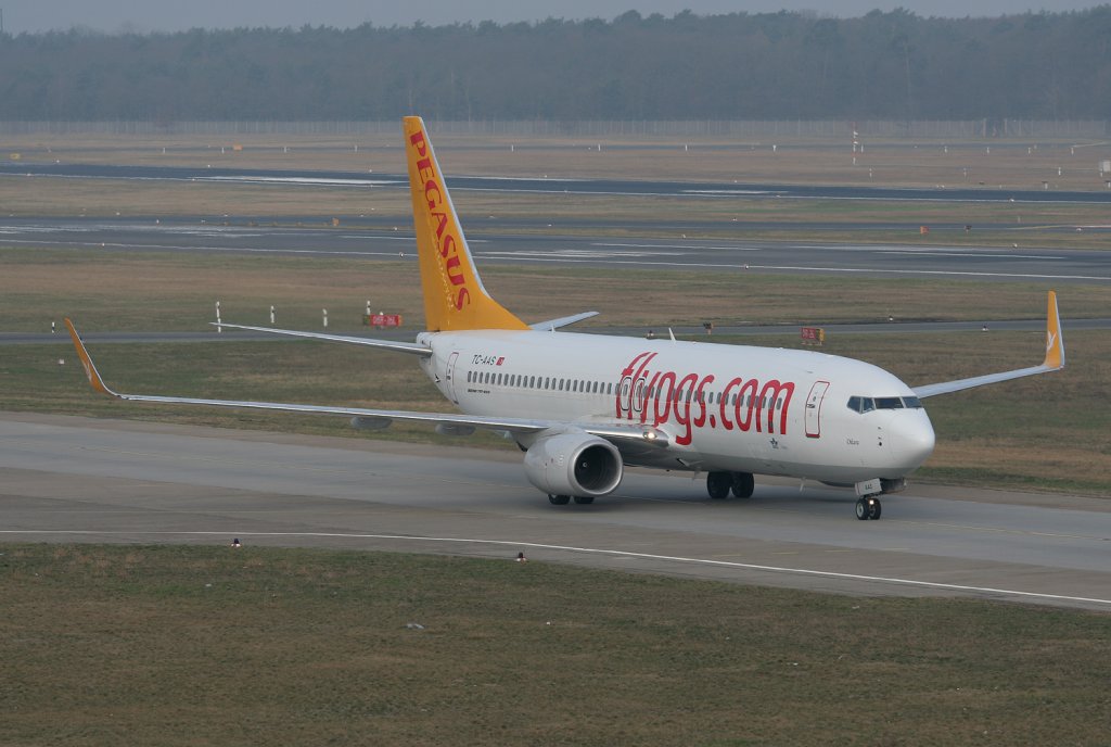 Pegasus Airlines B 737-82R TC-AAS bei der Ankunft in Berlin-Tegel am 02.04.2011